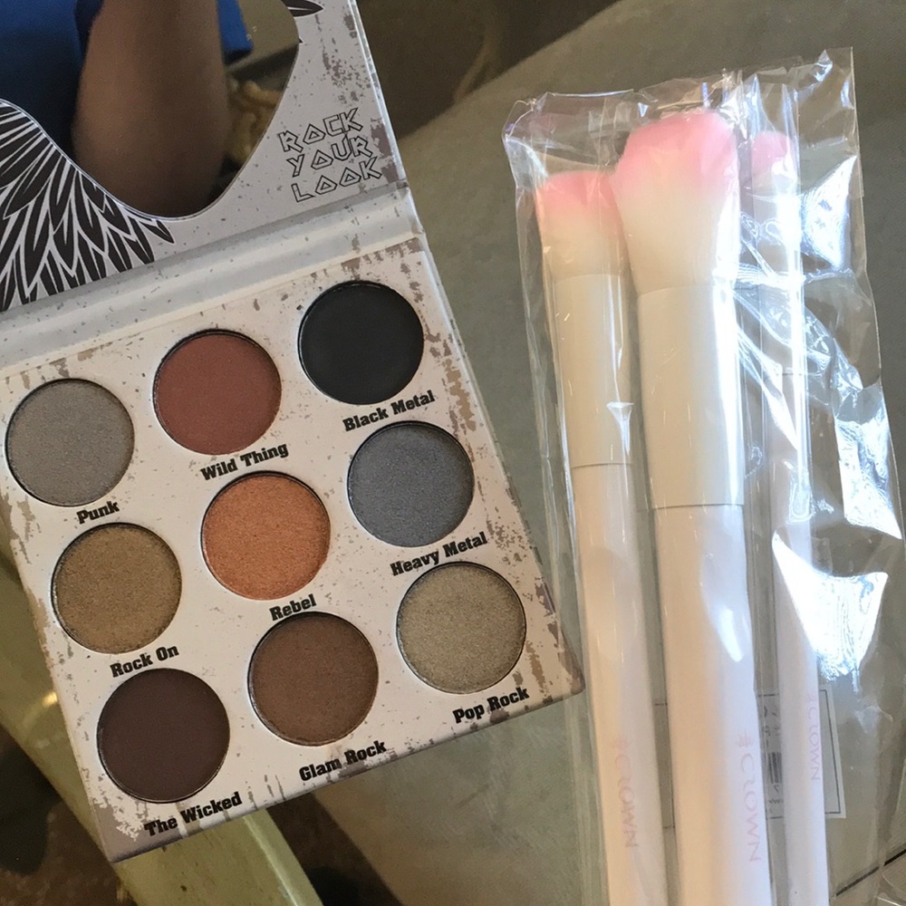 Crown “glam metals” Pallette and brushes